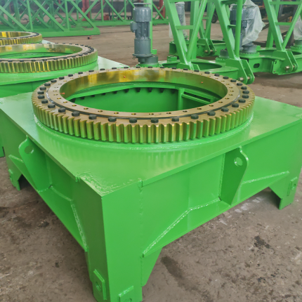 The lower rotating platform of the tower crane